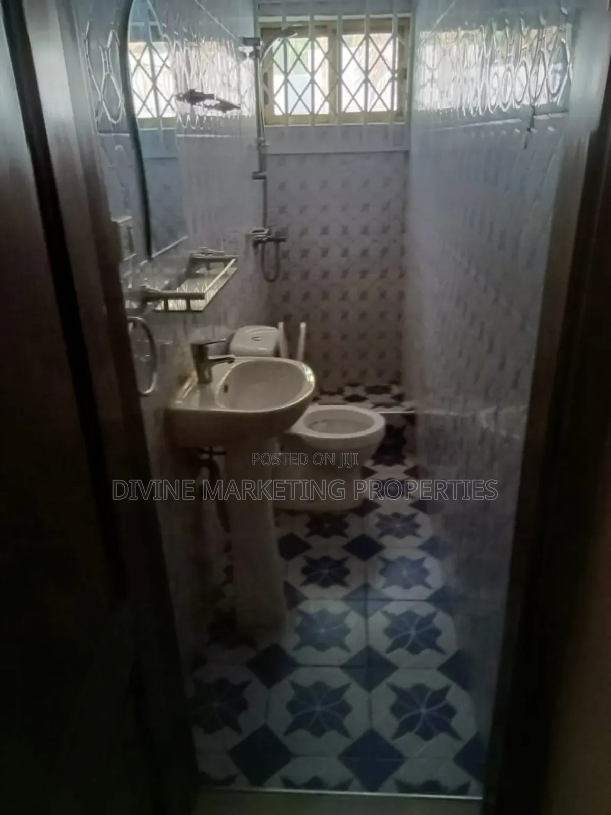 5bdrm Block of Flats in Agape Sda, Ablekuma for sale