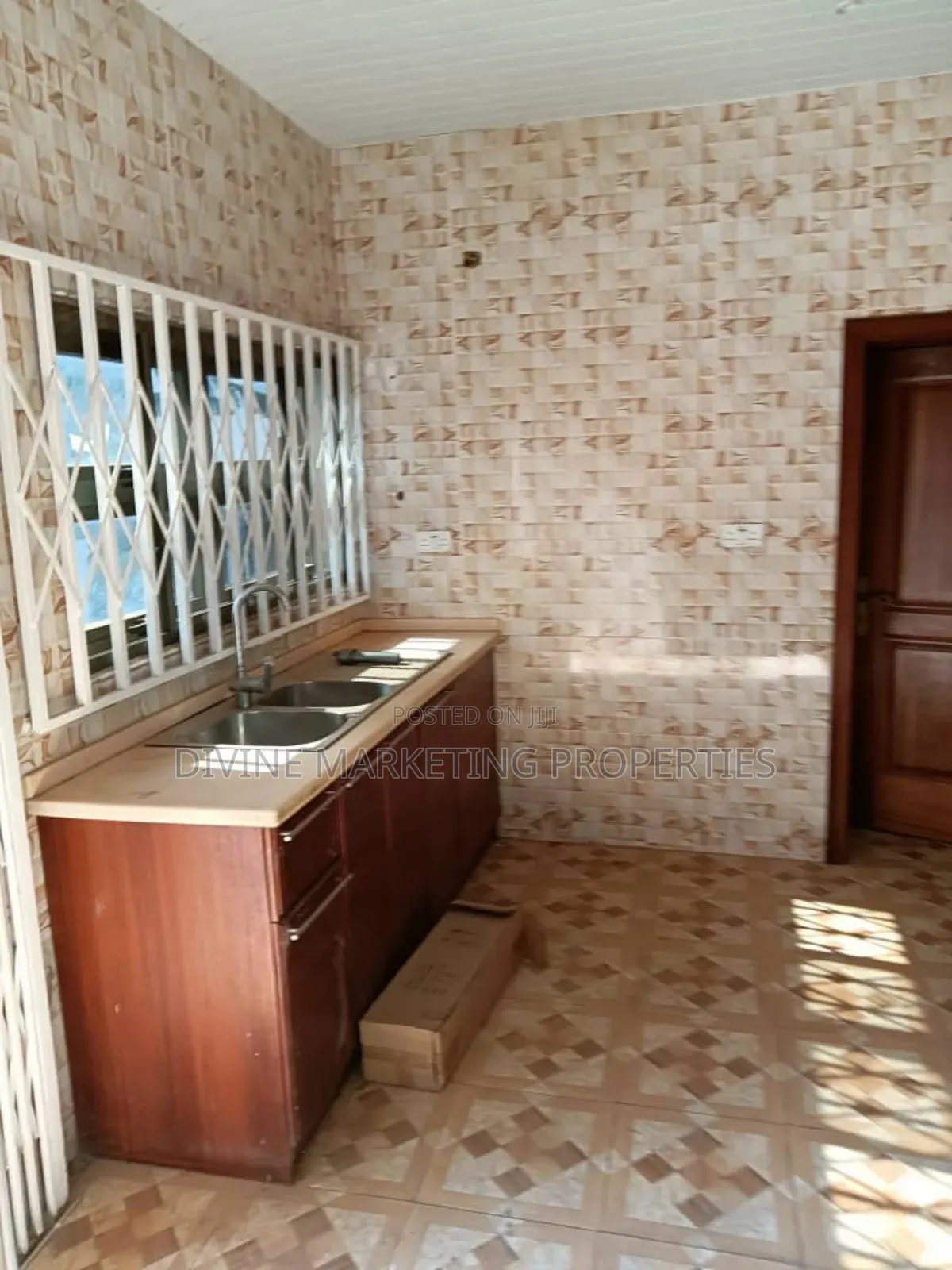 5bdrm Block of Flats in Agape Sda, Ablekuma for sale