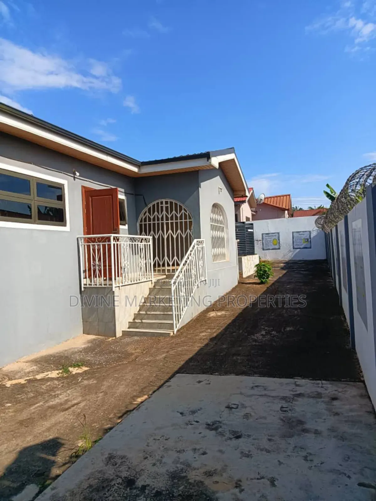 5bdrm Block of Flats in Agape Sda, Ablekuma for sale