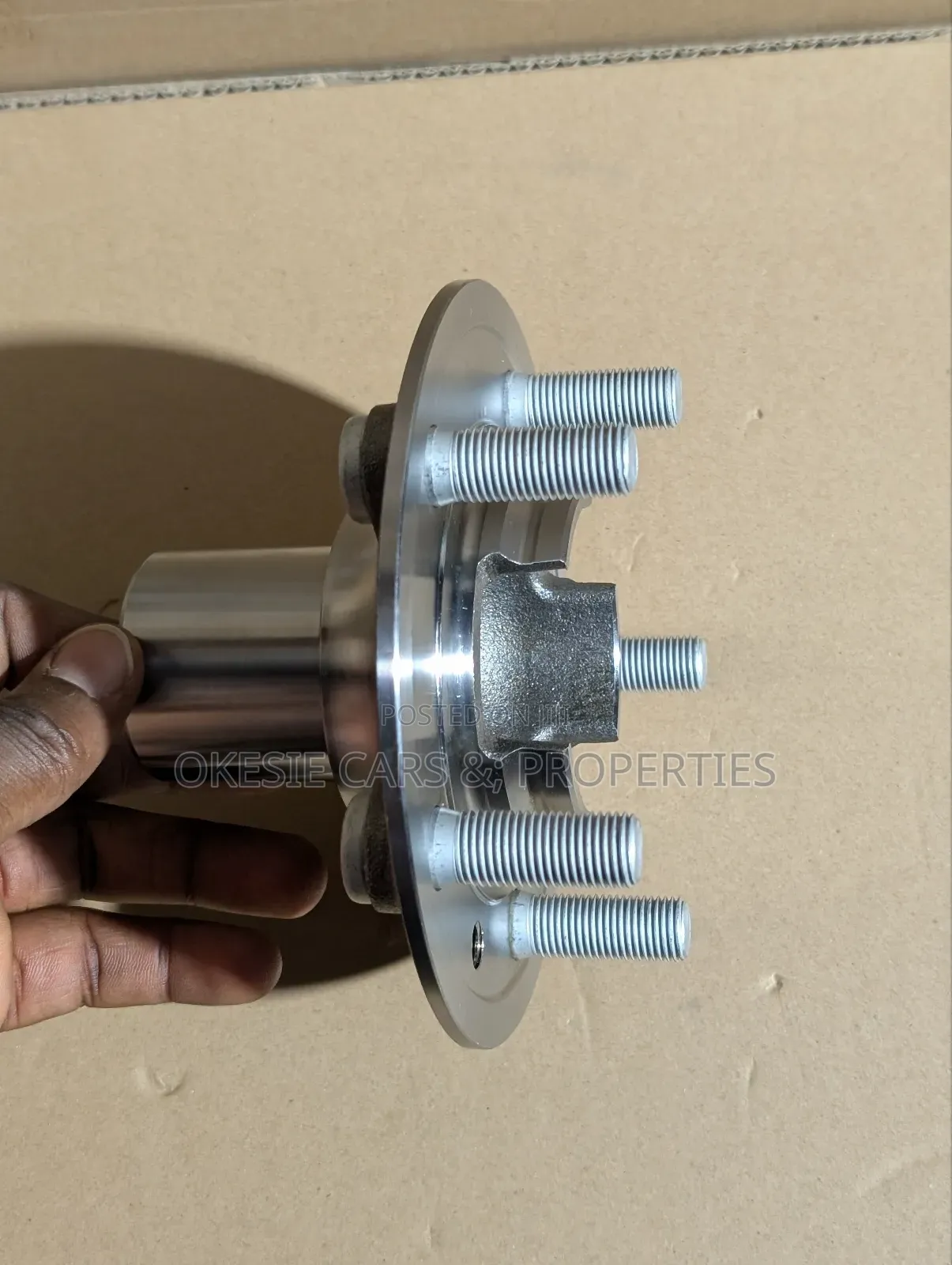 Range Rover Hub