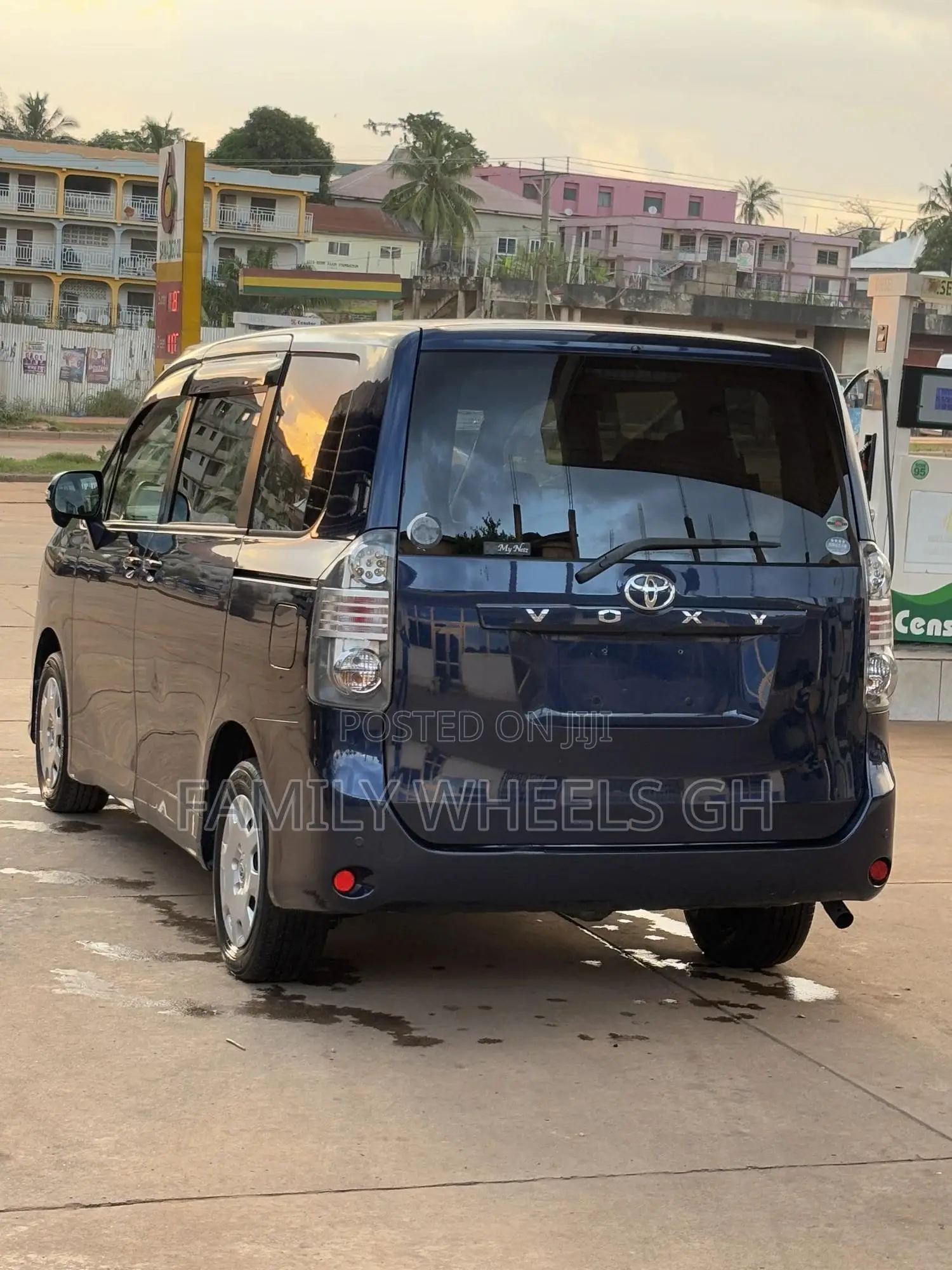 Toyota Voxy 2011 Blue