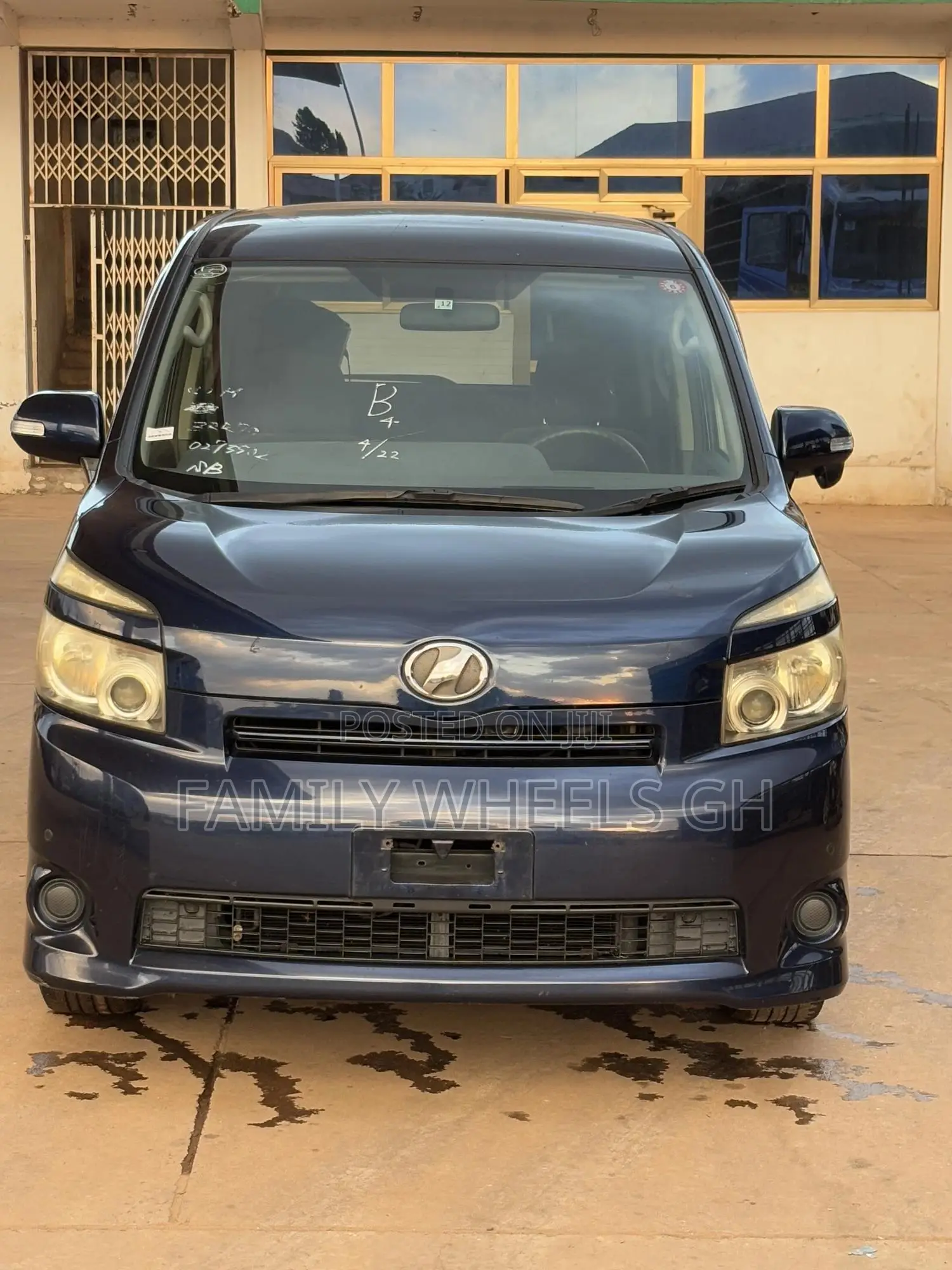 Toyota Voxy 2011 Blue