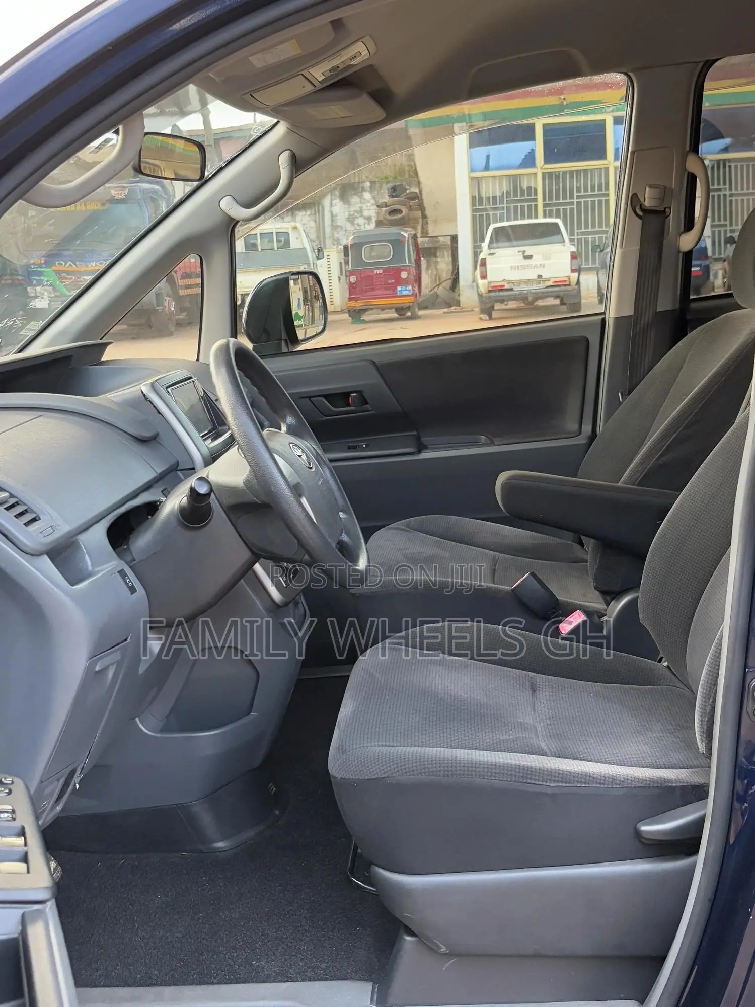 Toyota Voxy 2011 Blue