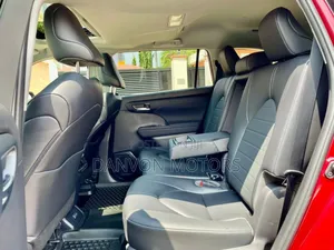 Toyota Highlander XLE AWD 2023 Red