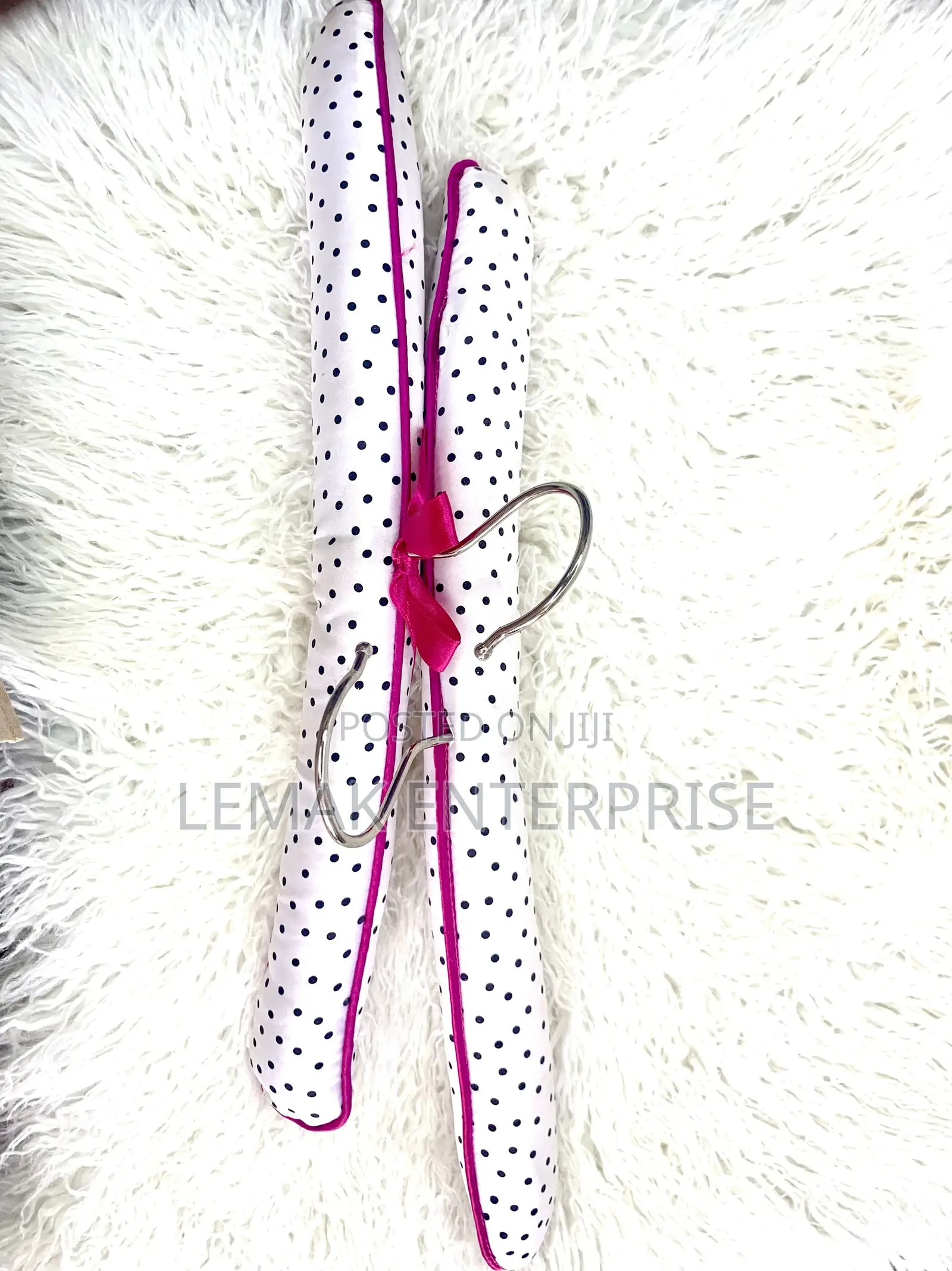 Quality Luxury Clothes Hanger With Designs