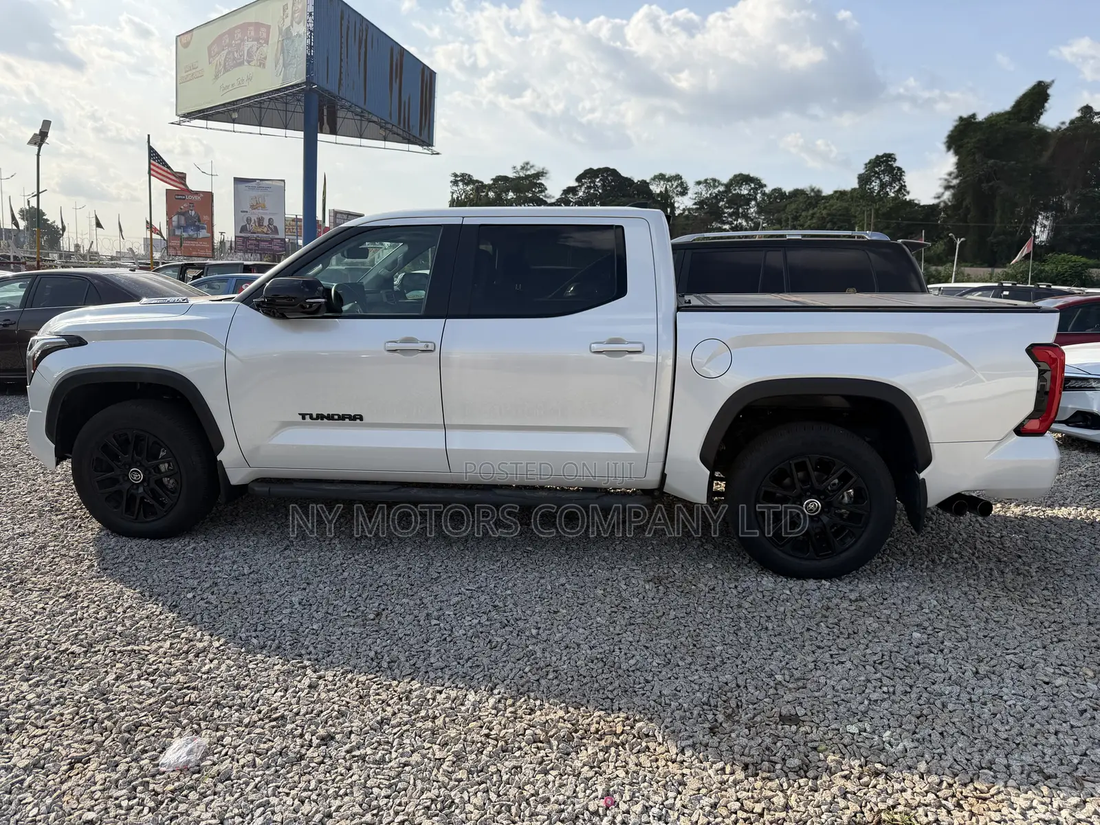 Toyota Tundra Hybrid 2024 White