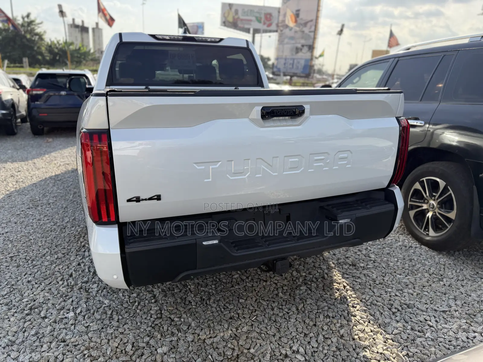 Toyota Tundra Hybrid 2024 White