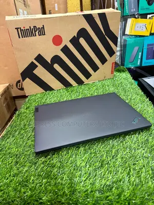 Laptop Lenovo ThinkPad T14 G1 16GB Intel Core I7 SSHD (Hybrid) 512GB