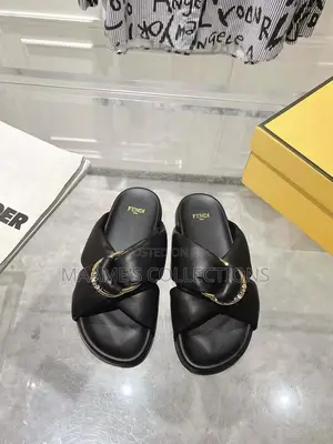 Fendi Feel Knot Leather Slide Sandals / Slippers