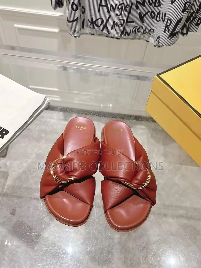 Fendi Feel Knot Leather Slide Sandals / Slippers