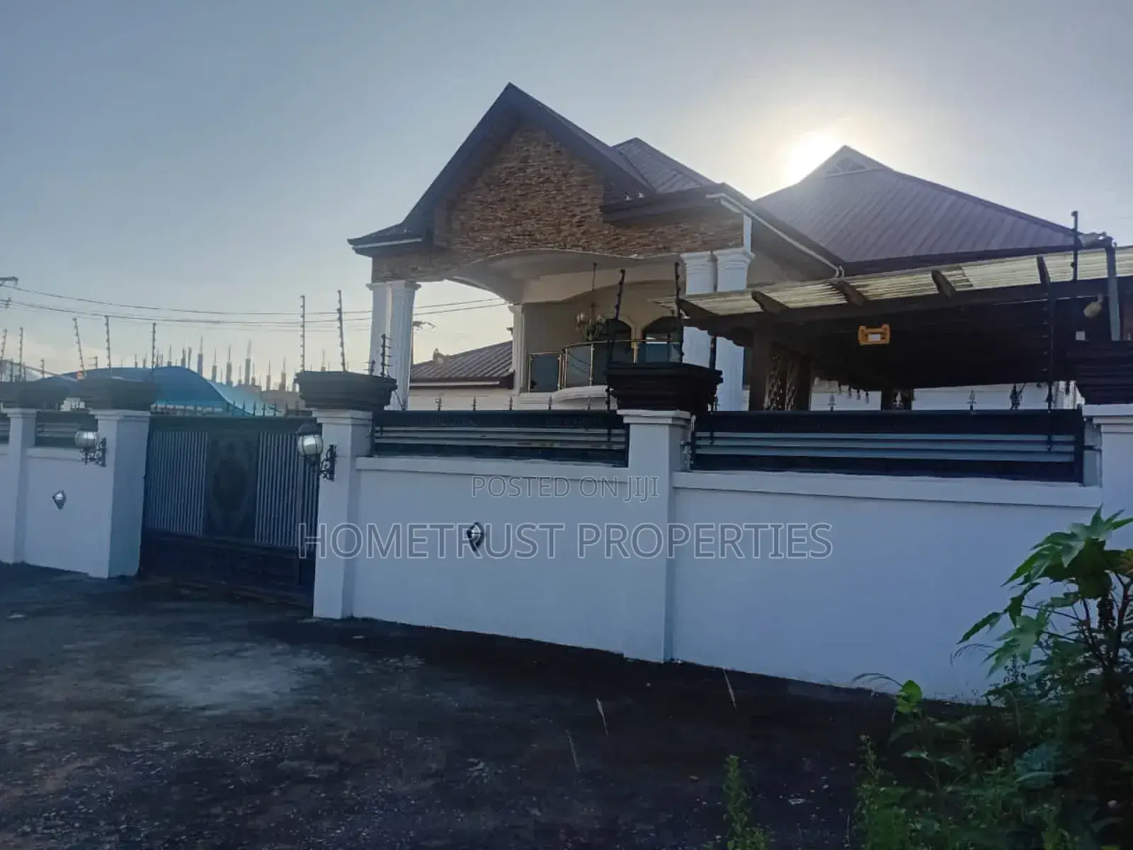 7bdrm Mansion in Hometrust Properties, Kwabenya for sale
