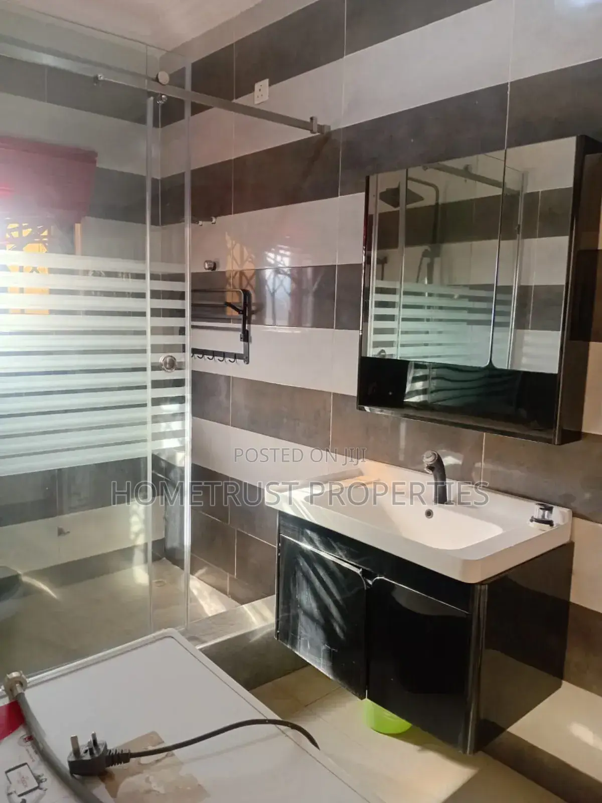 7bdrm Mansion in Hometrust Properties, Kwabenya for sale