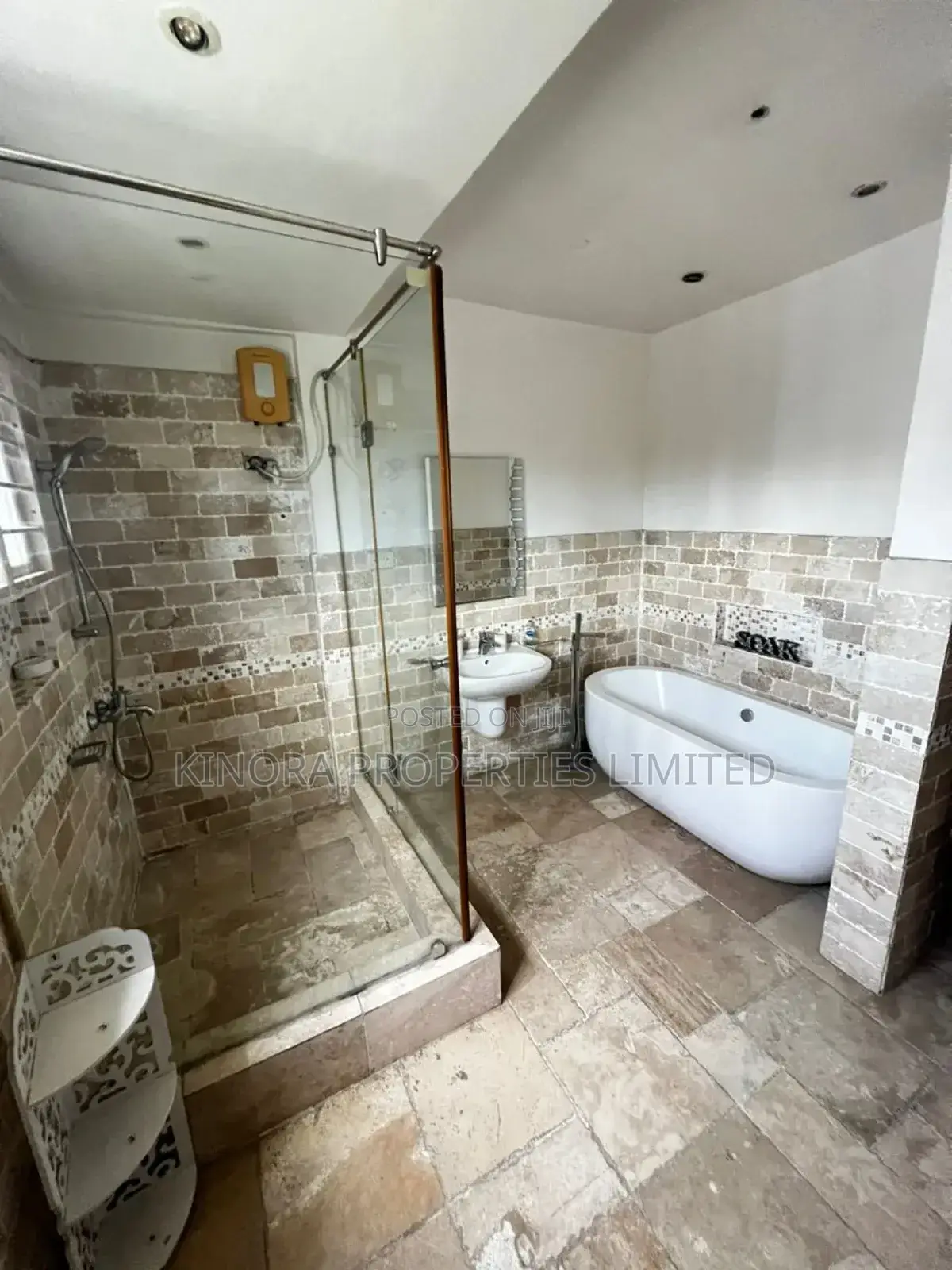 5bdrm Duplex in Dzorwulu, Dworwulu for rent
