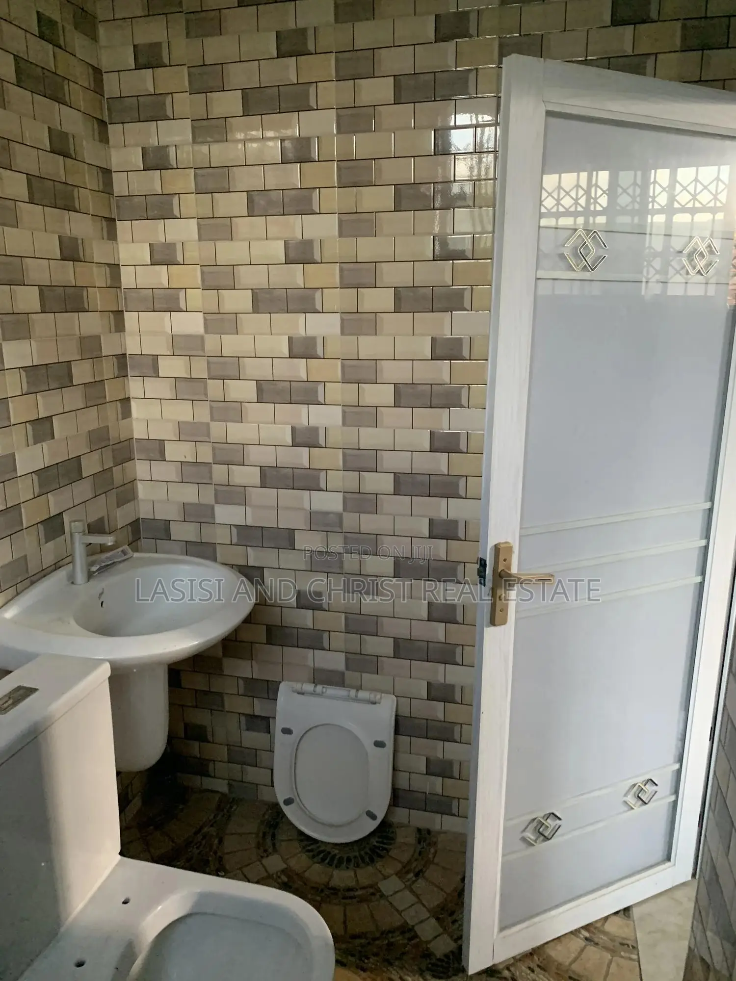 2bdrm Apartment in Lasisi And Christ, Amasaman for rent