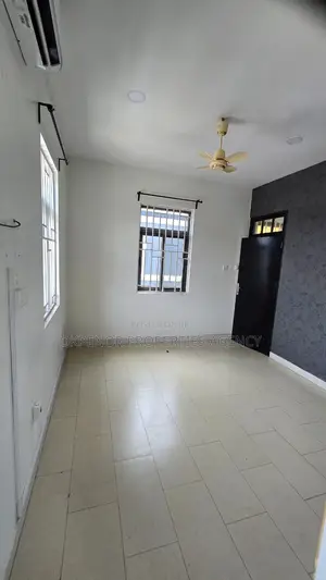 2bdrm House in Osu, Oxford Street for rent