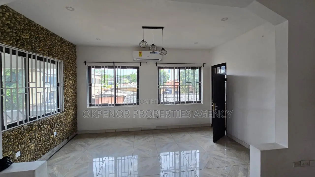 2bdrm House in Osu, Oxford Street for rent