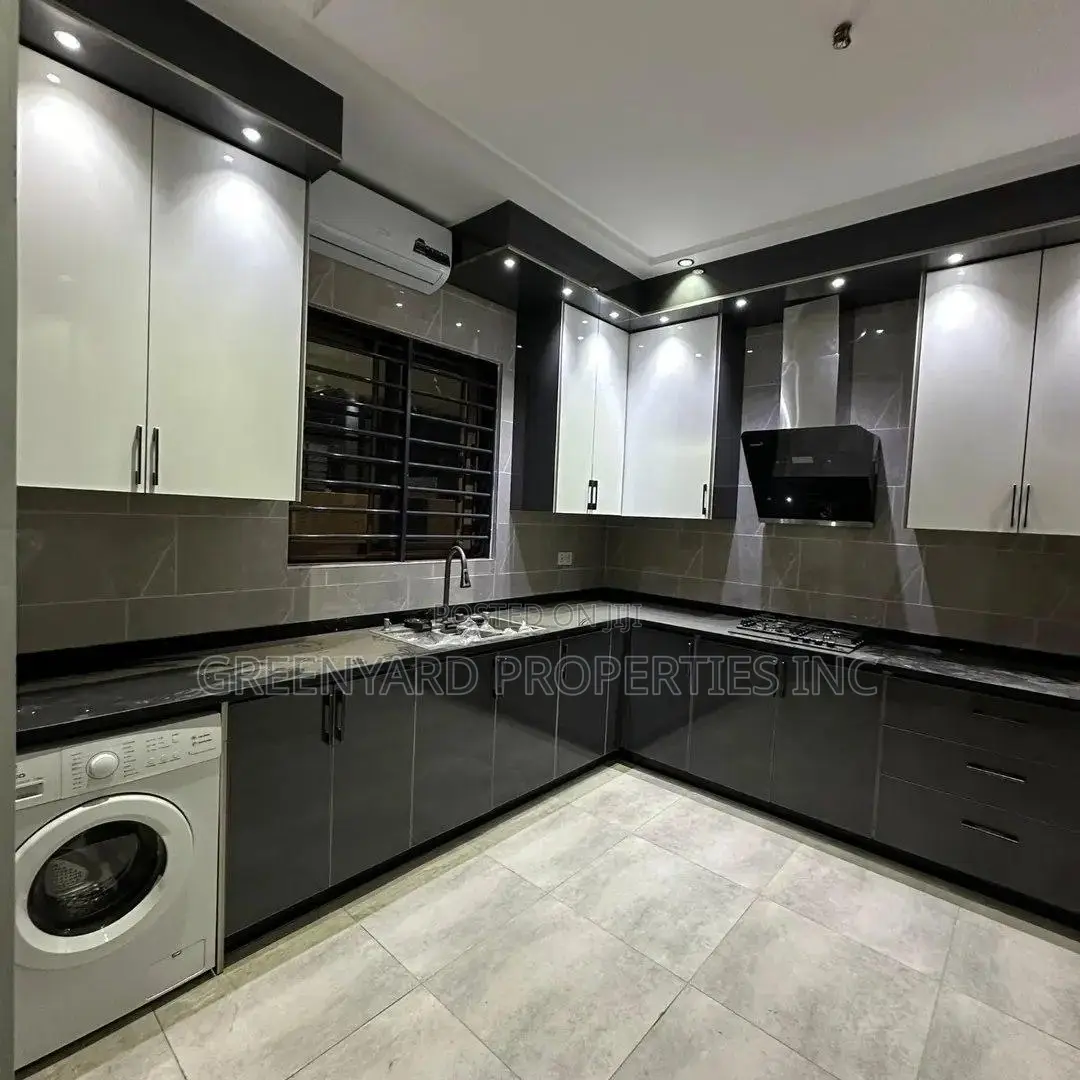 3bdrm House in C8, Lake Side Estate for sale