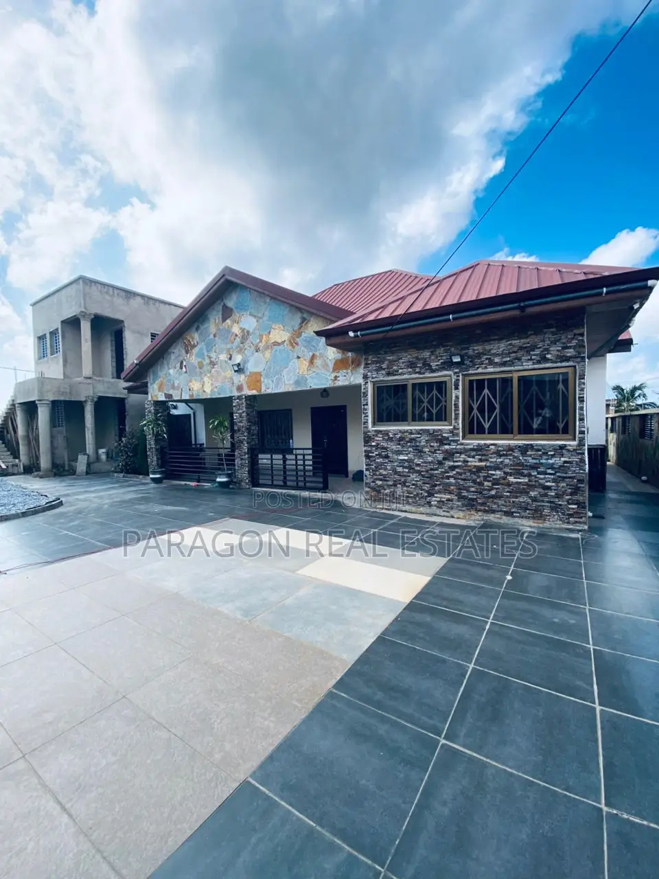 3bdrm House in West Hills Mall Area for rent