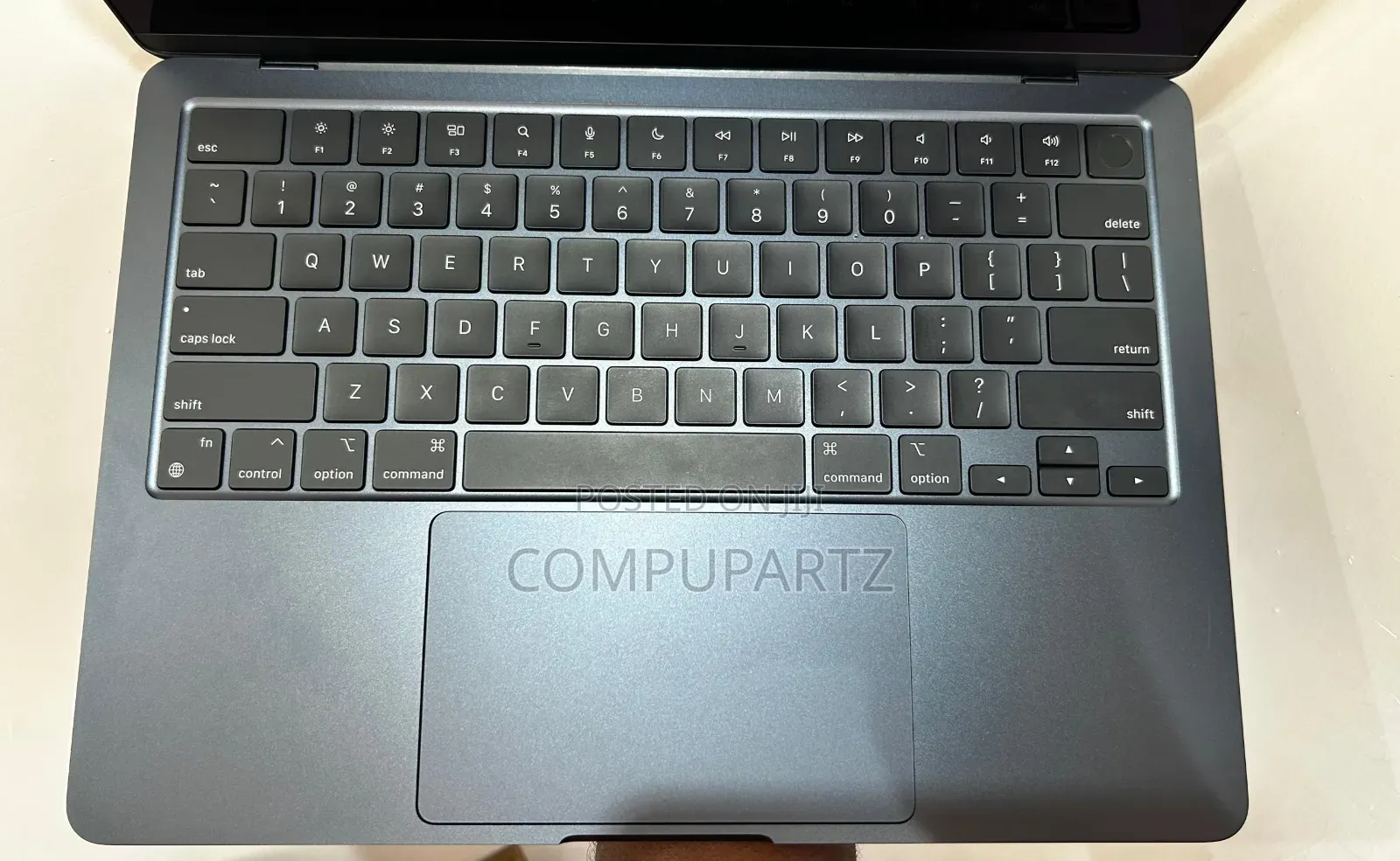 Laptop Apple MacBook Air 2022 M2 16GB Apple M2 SSD 256GB