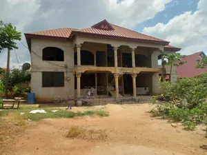 12bdrm Apartment in Konkorli/ Trede., Kumasi Metropolitan for sale