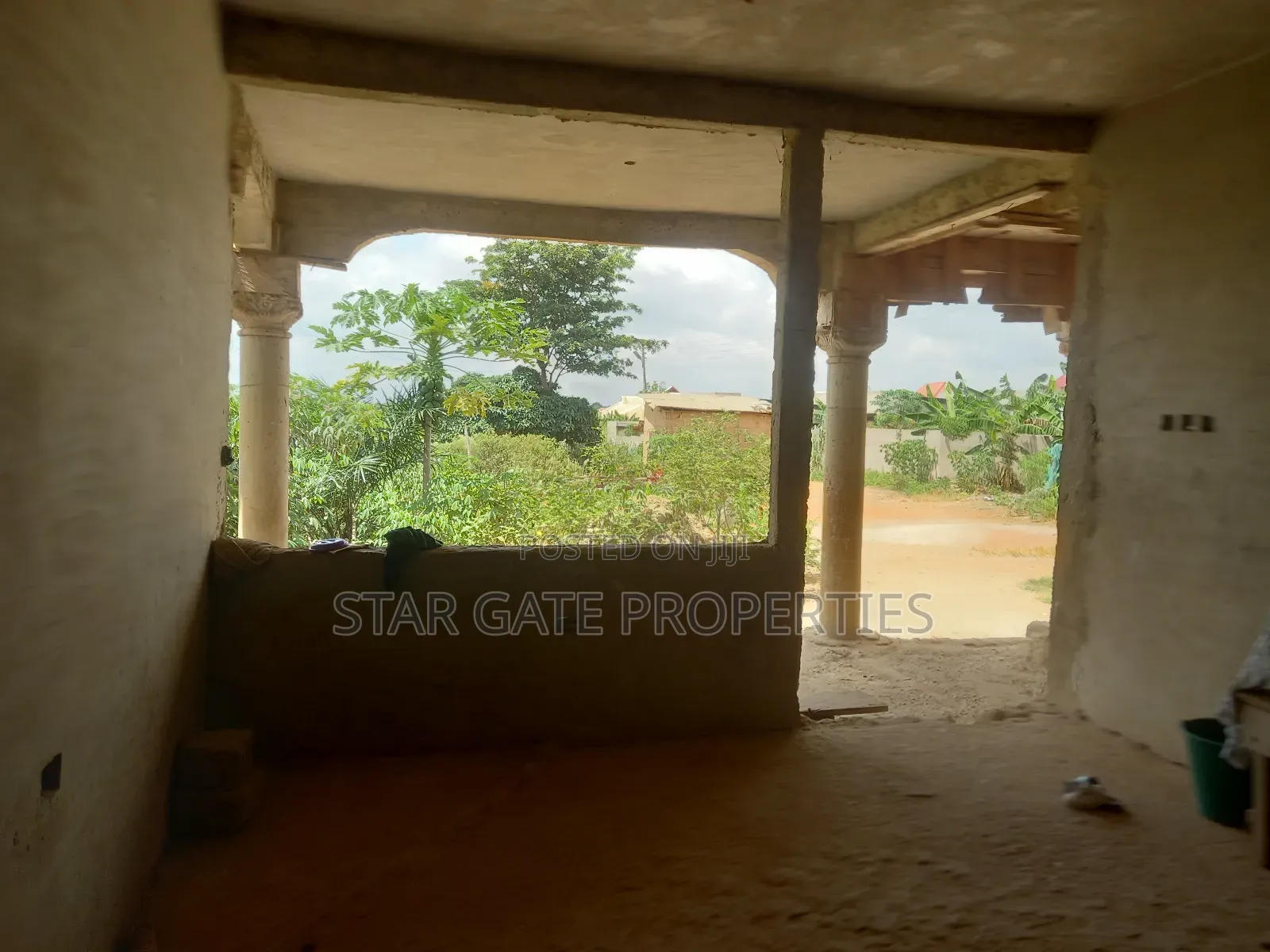 12bdrm Apartment in Konkorli/ Trede., Kumasi Metropolitan for sale