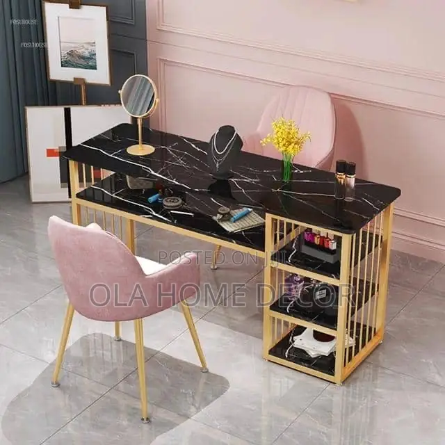 Manicure Table
