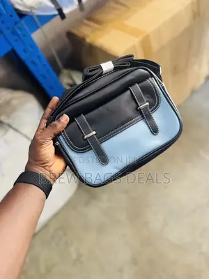 Top Quality Pure Leather Unisex Side Bag With Shoulder Strap.