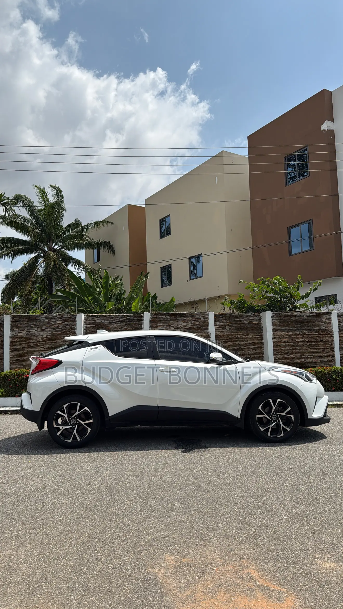 Toyota C-HR XLE FWD 2019 White