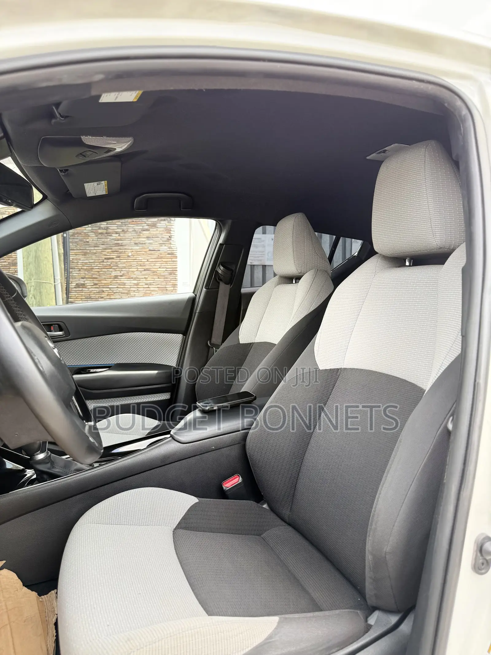 Toyota C-HR XLE FWD 2019 White