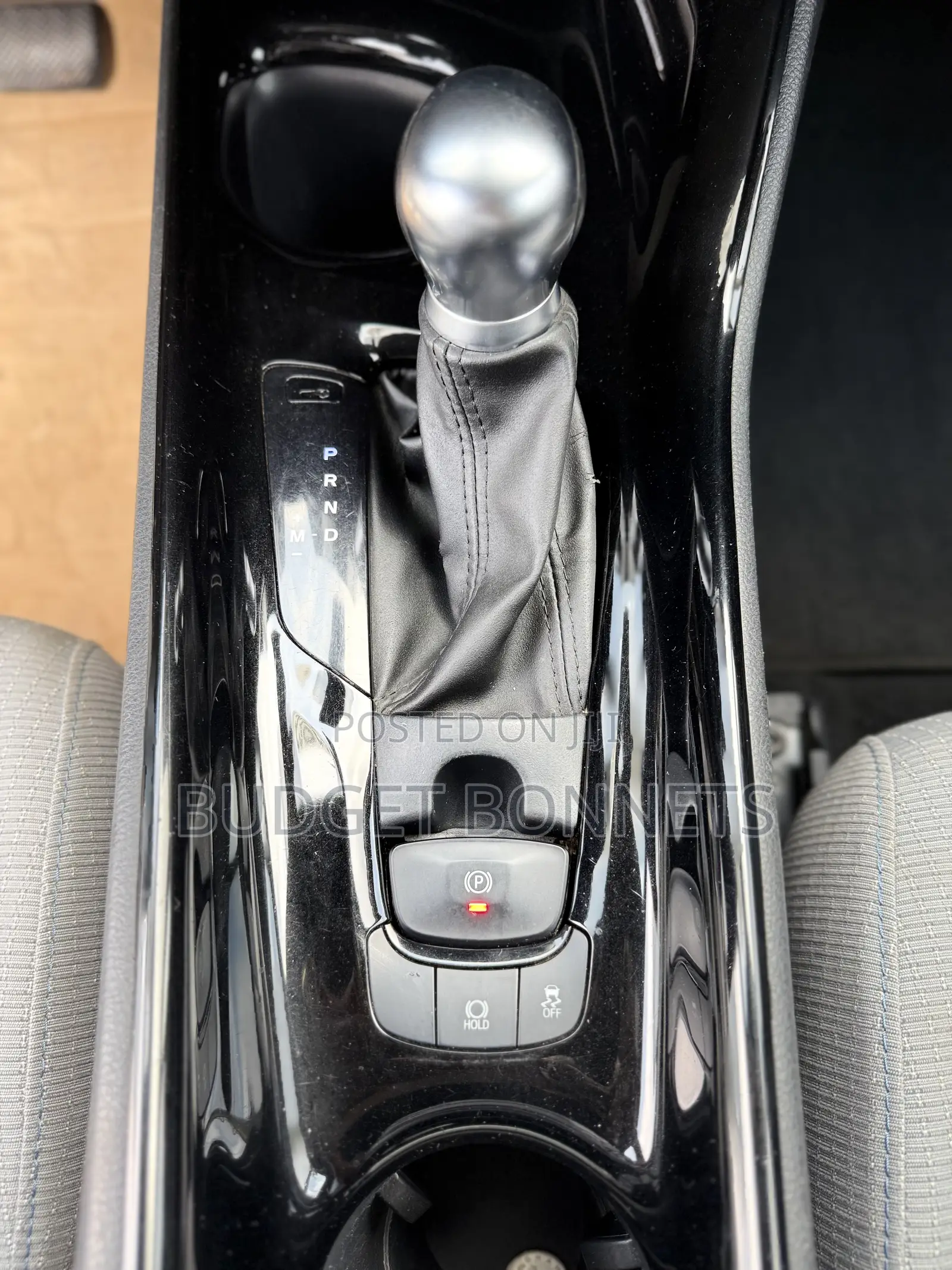 Toyota C-HR XLE FWD 2019 White