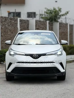 Toyota C-HR XLE FWD 2019 White