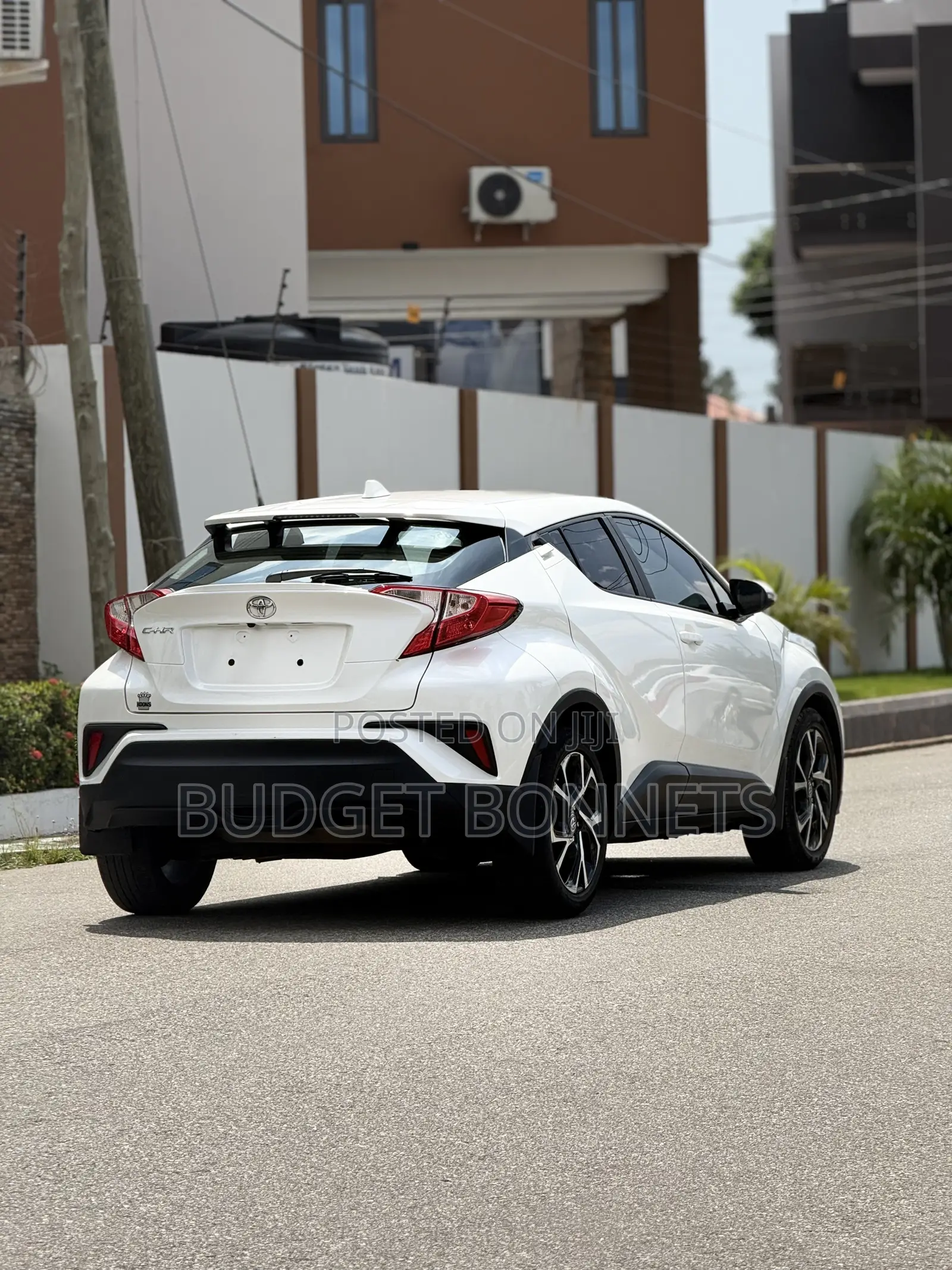 Toyota C-HR XLE FWD 2019 White