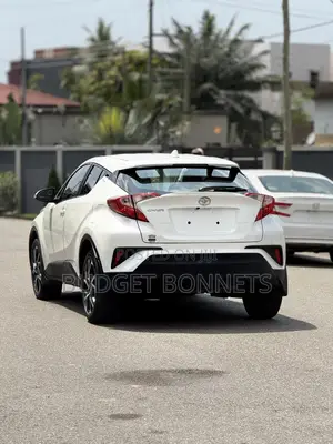 Toyota C-HR XLE FWD 2019 White