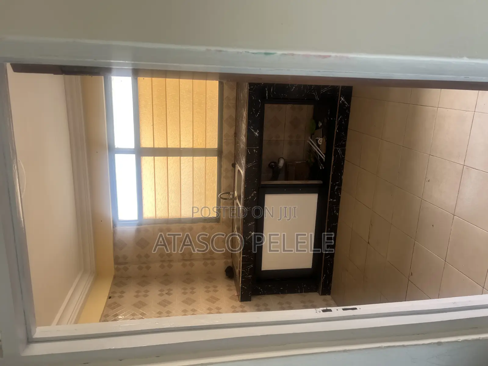 3bdrm Block of Flats in Adenta Snnit Flat, SSNIT Flats for sale