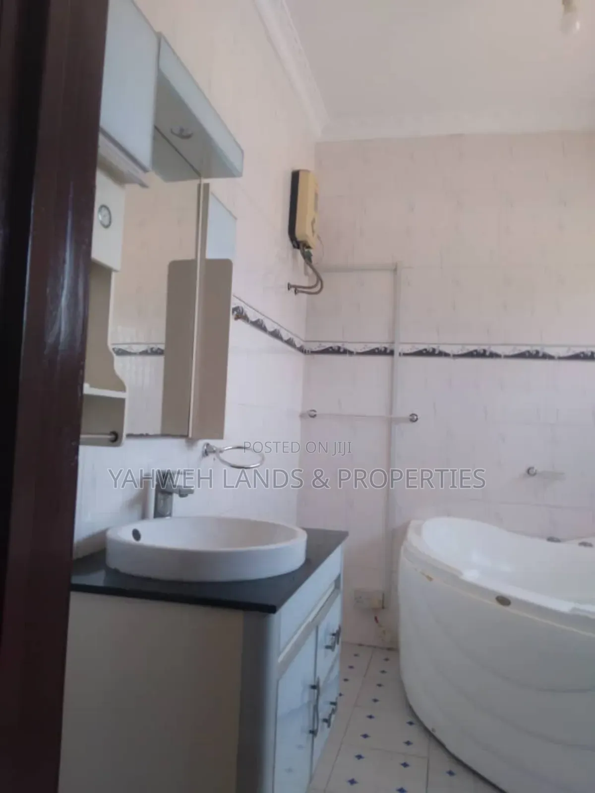 4bdrm House in Teshie for rent