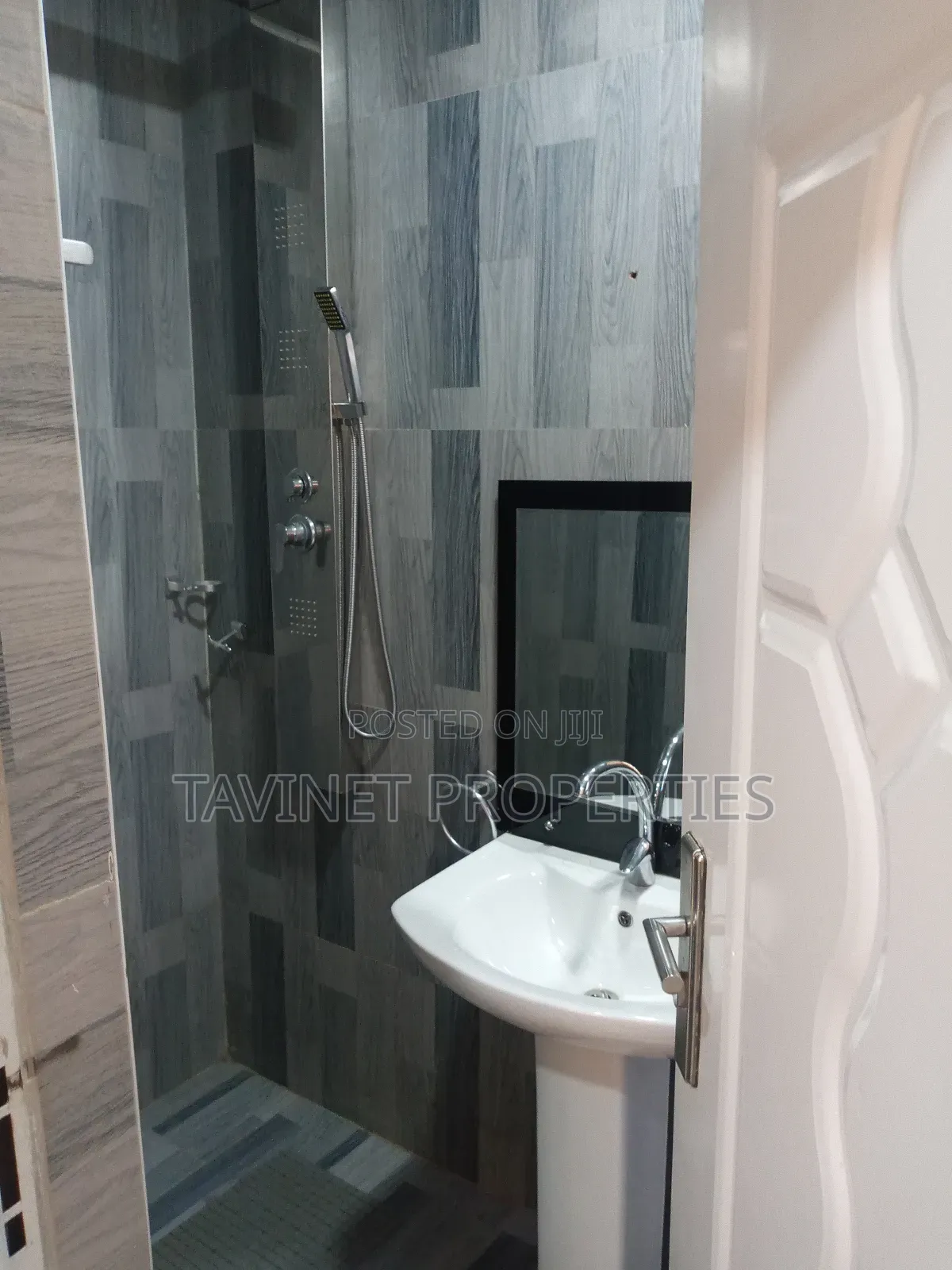 Furnished 2bdrm Apartment in Ashaley Botwe for Short Let