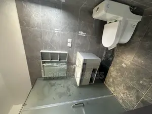 3bdrm House in School Junction, Ashaley Botwe for sale