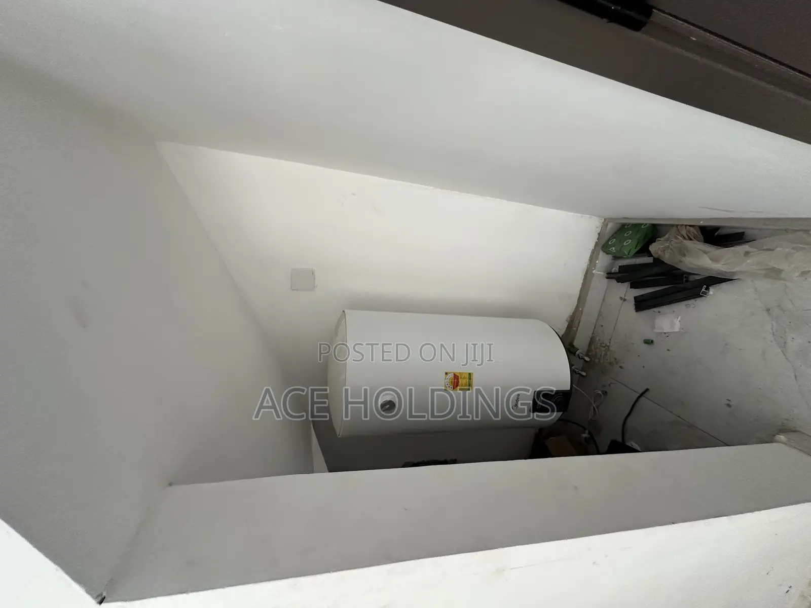 3bdrm House in School Junction, Ashaley Botwe for sale