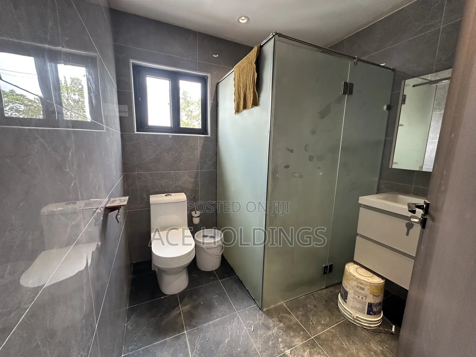 3bdrm House in School Junction, Ashaley Botwe for sale