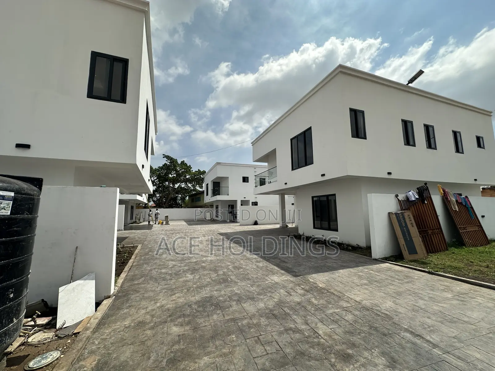 3bdrm House in School Junction, Ashaley Botwe for sale