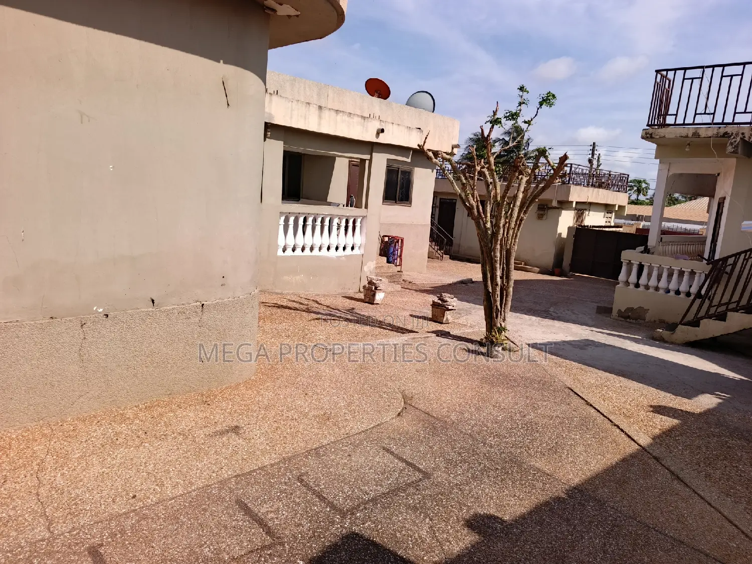12bdrm House in Achimota for sale