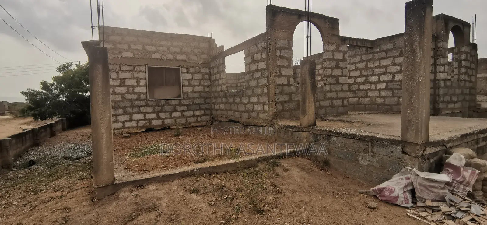 4bdrm Bungalow in Nurses Quarters, Ngleshie Amanfro for sale