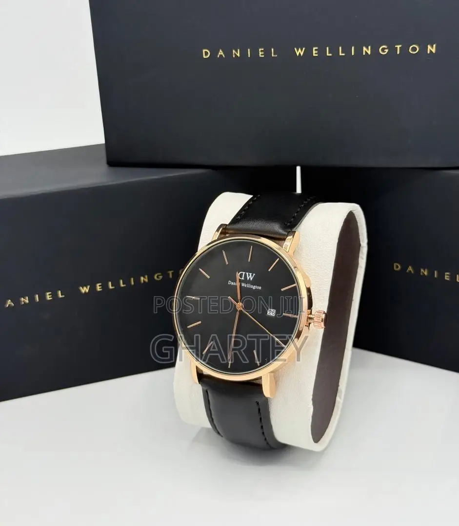 Daniel Wellington Round Dial Unisex Leather Watch