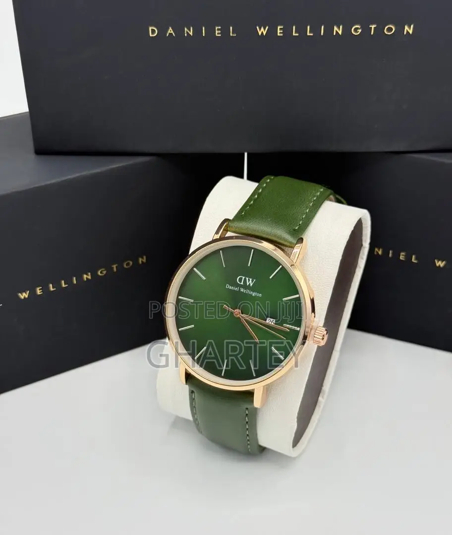 Daniel Wellington Classic Analog Watch