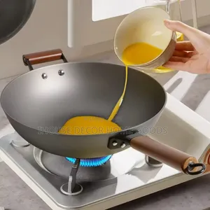 33cm Cast Iron Wok Pan