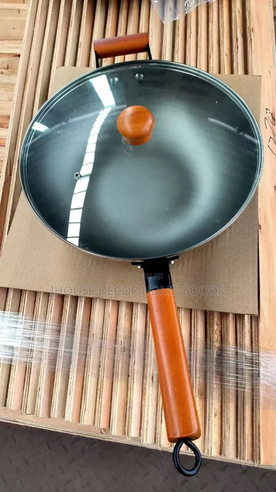 33cm Cast Iron Wok Pan