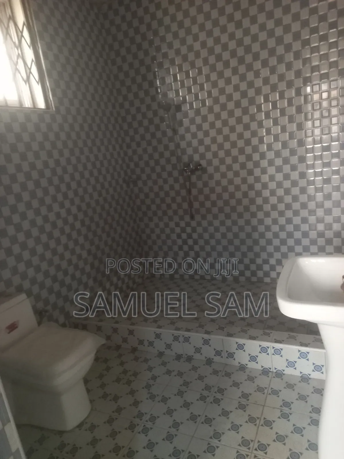6bdrm House in Tema Golf City for rent
