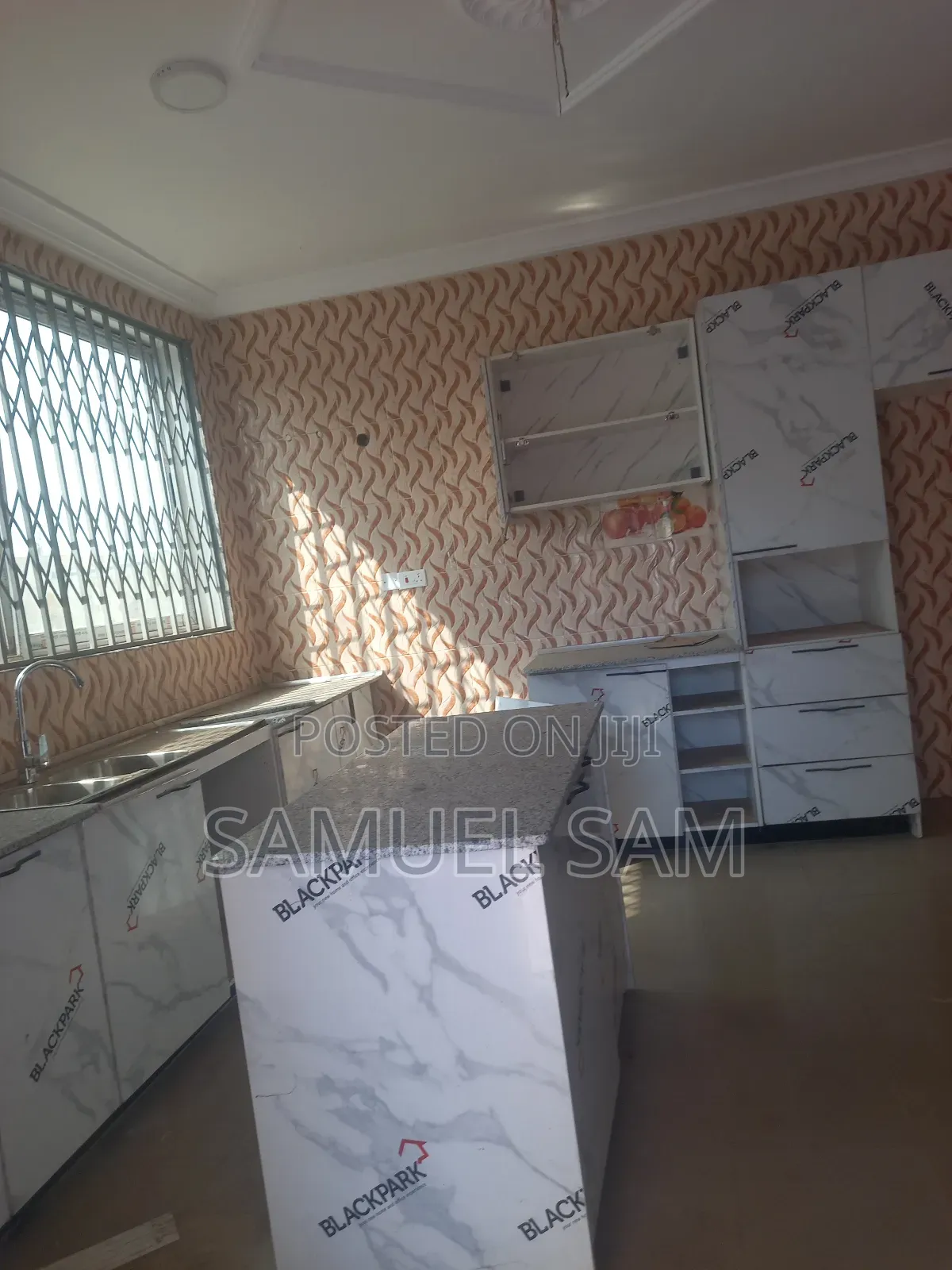 6bdrm House in Tema Golf City for rent