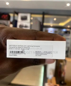 Apple Earpods Lightning Connector