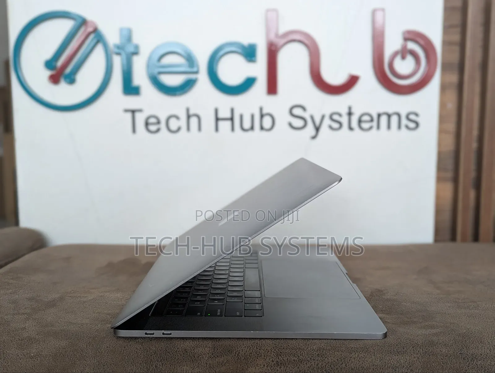 Laptop Apple MacBook Pro 2018 16GB Intel Core I7 SSD 512GB